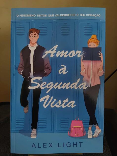 Livro “Amor à segunda vista”. Livros