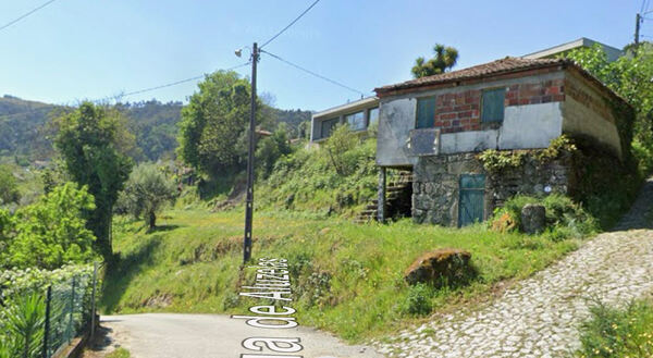 Terreno com moradia para reconstrução . Terreno Rústico