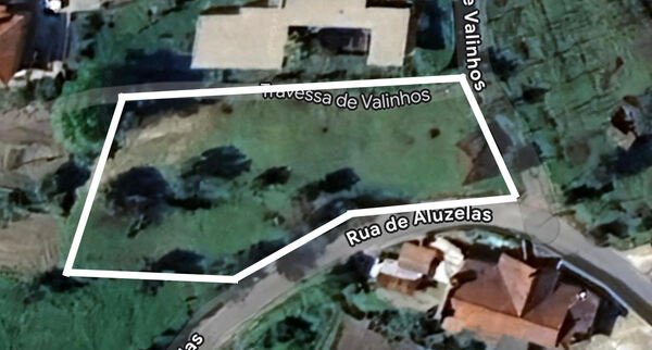 Terreno com moradia para reconstrução . Terreno Rústico
