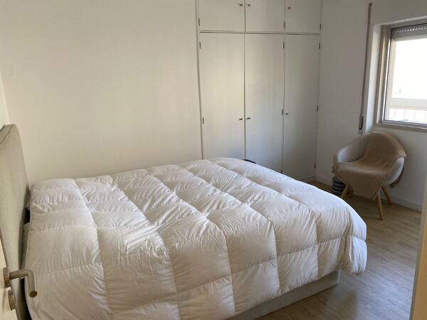 Quarto no Cacém . Ofereço Quarto para Arrendar