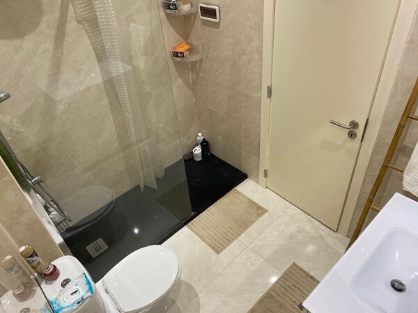 Quarto no Cacém . Ofereço Quarto para Arrendar