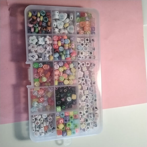 Caixa de letras missangas. Outras Artes e Coleccionismo