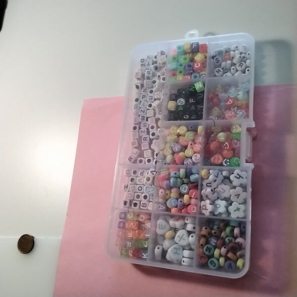 Caixa de letras missangas. Outras Artes e Coleccionismo