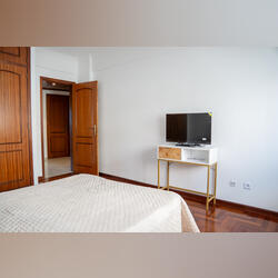 Quarto Harmonia para estudante. Ofereço Quarto para Arrendar. Seixal. 16 m2 1 quarto Cama de casal   1 banho Médio (4-11 meses) Andar baixo Internet Mobiliado Quarto privado Proibido fumar