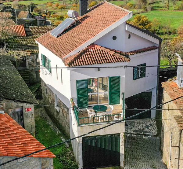 Moradia T2+1 com anexo em Carvalho, Chã - Alijó. Casa e apartamentos para vender