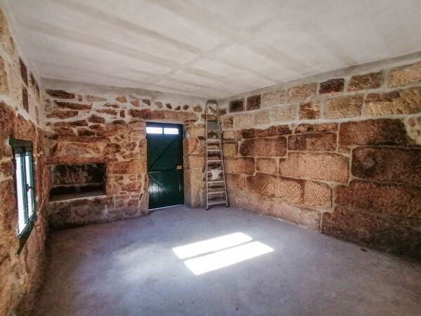 Moradia T2+1 com anexo em Carvalho, Chã - Alijó. Casa e apartamentos para vender