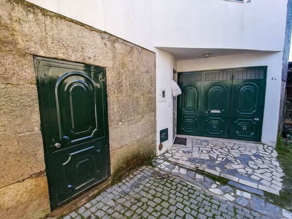 Moradia T2+1 com anexo em Carvalho, Chã - Alijó. Casa e apartamentos para vender