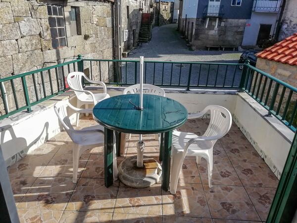 Moradia T2+1 com anexo em Carvalho, Chã - Alijó. Casa e apartamentos para vender