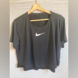 T-Shirt Mulher Nike Nova Original . T-shirts femininas. Setúbal.  XL / 42 / 14    Preto
