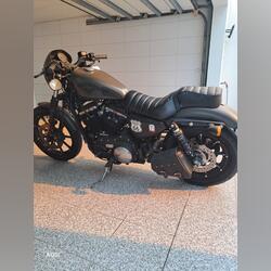 Harley Davidson Iron 883. Motos