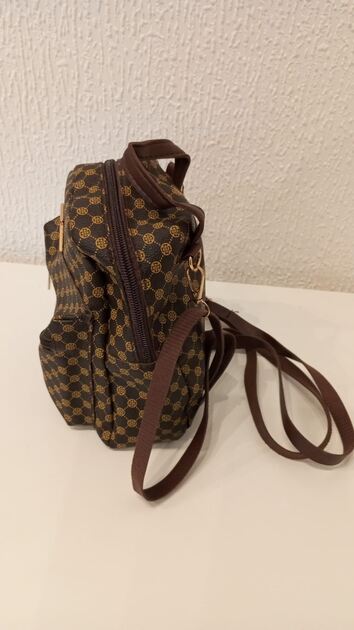 Pequena Mochila Castanha - Nova. Mochilas