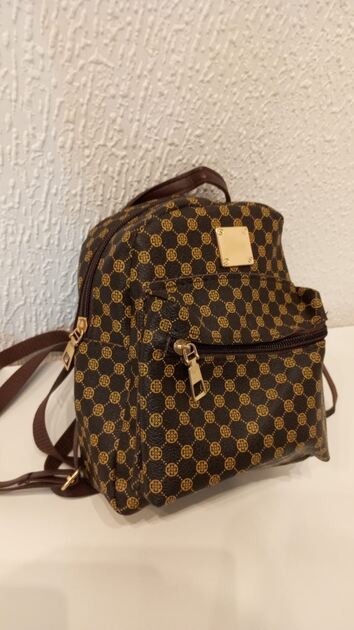 Pequena Mochila Castanha - Nova. Mochilas