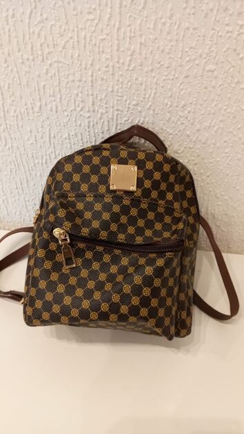 Pequena Mochila Castanha - Nova. Mochilas