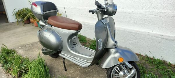 Scooter elétrica NOVA . Motos