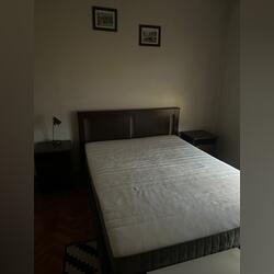 Quarto para arrendar em camarate. Ofereço Quarto para Arrendar. Loures.  1 quarto Cama de casal   1 banho Médio (4-11 meses) Andar intermédio Internet Mobiliado Quarto privado