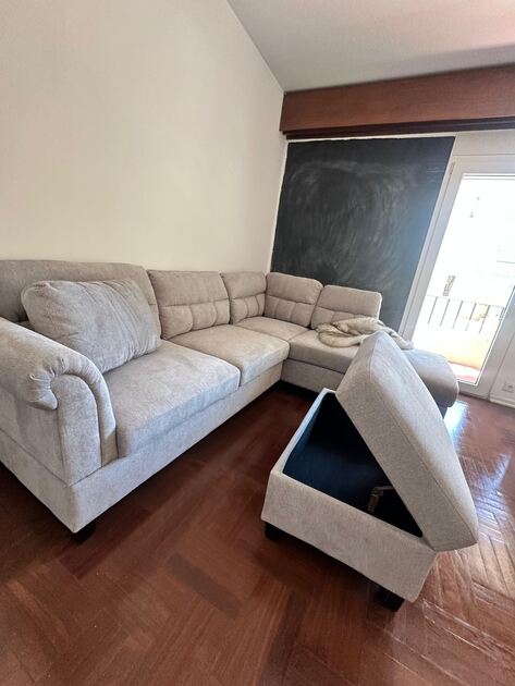 Sofá novo - nunca usado. Sofás e Poltronas