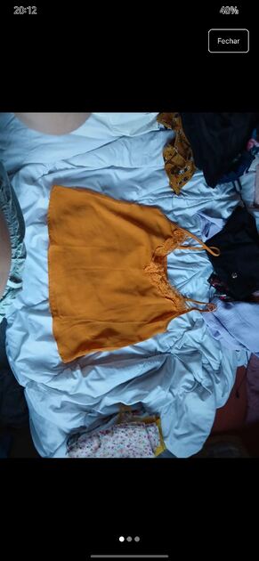 blusa com etiqueta . Camisas e Blusas