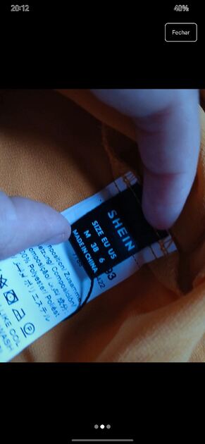 blusa com etiqueta . Camisas e Blusas