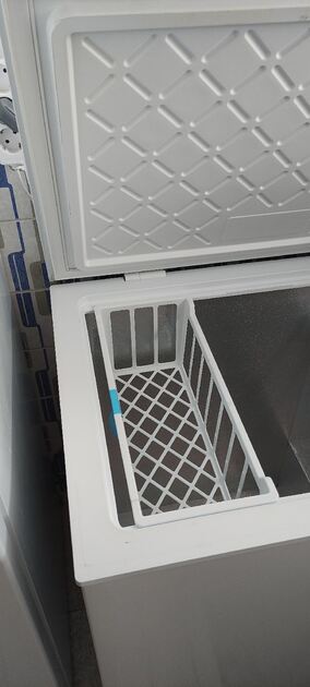 Arca Horizontal KUNFyT 200L KCF9121 (Estático - 198 L - 85 cm - Branco), usada um mês apenas. Preço nova 234 euros. Vendo por 150.
Motivo da venda: mudança para apartamento já mobilado. Contato . Arcas Congeladoras