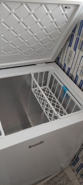 Arca Horizontal KUNFyT 200L KCF9121 (Estático - 198 L - 85 cm - Branco), usada um mês apenas. Preço nova 234 euros. Vendo por 150.
Motivo da venda: mudança para apartamento já mobilado. Contato . Arcas Congeladoras
