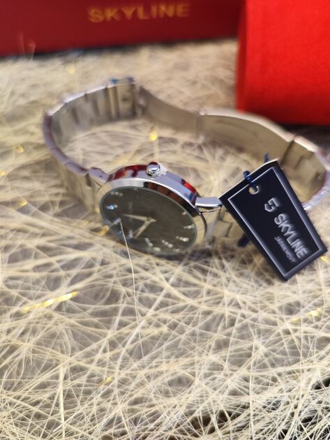 Conjunto Relógio de pulso feminino prateado mais duas pulseiras Love da Skyline . Relógios de Pulso