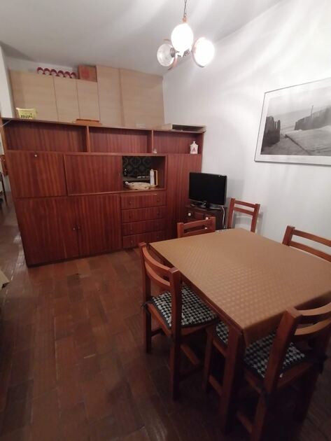 Vendo móvel multifuncional em madeira maciça. Armários