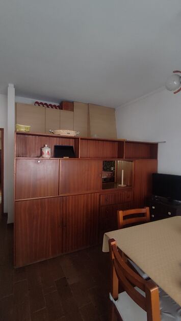 Vendo móvel multifuncional em madeira maciça. Armários
