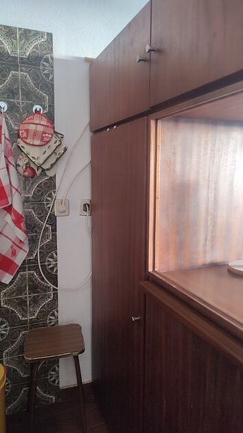 Vendo móvel multifuncional em madeira maciça. Armários