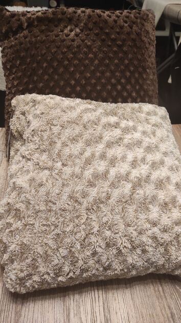almofadas de decoração (5 euros cada uma). Almofadas