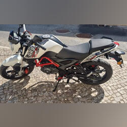 Vendo KSR moto GRS 125 Austria - Como nova!. Motos. Almada. 2016  1.000 km  Gasolina sem chumbo  Branco 125 cc