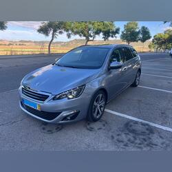 Peugeot 308 SW, 2014, 81500 Km. Carros. Loures. 2014   81.500 km Manual Diesel 115 cv 5 portas Cinzento ABS Ar condicionado Farol de Xénon Vidros eléctricos Sistema de navegação Volante multi-funções