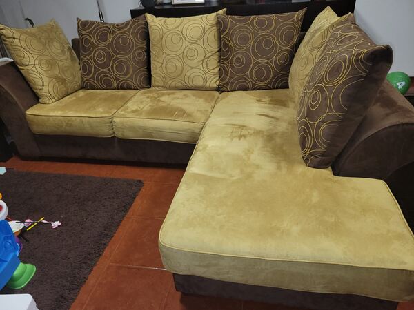 Sofa chaise longue . Sofás e Poltronas