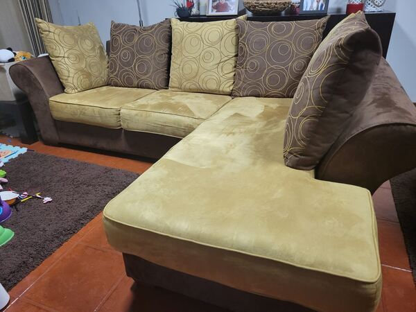 Sofa chaise longue . Sofás e Poltronas