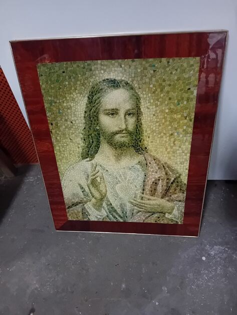 Conjunto de quadros religiosos. Estátuas e artigos religiosos