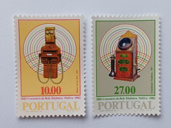 Inauguração da rede telefónica pública em Portugal. Selos