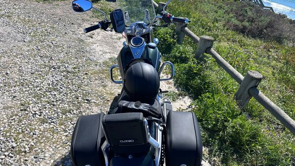 UM RENEGADE CLASSIC DELUXE 125cc. Motos