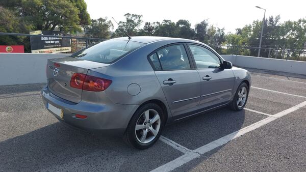 Mazda 3 SÓ 158000kms. Carros