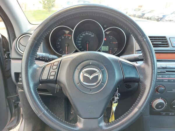 Mazda 3 SÓ 158000kms. Carros