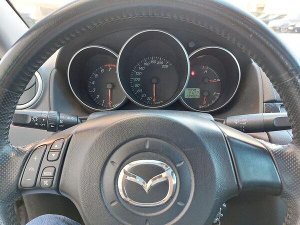 Mazda 3 SÓ 158000kms. Carros