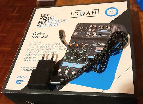 mesa de mistura de 4 Canais OQAN . Equipamento de DJ
