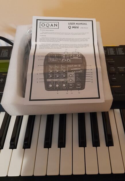 mesa de mistura de 4 Canais OQAN . Equipamento de DJ