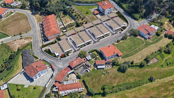 Moradia em Vila da feira. Casa e apartamentos para vender