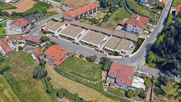 Moradia em Vila da feira. Casa e apartamentos para vender