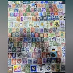 Lote de 650 selos de vários países e em bom estado. Selos. Sesimbra