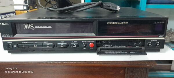 Leitor VHS e lote de cassetes. Outros (Eletrónica)