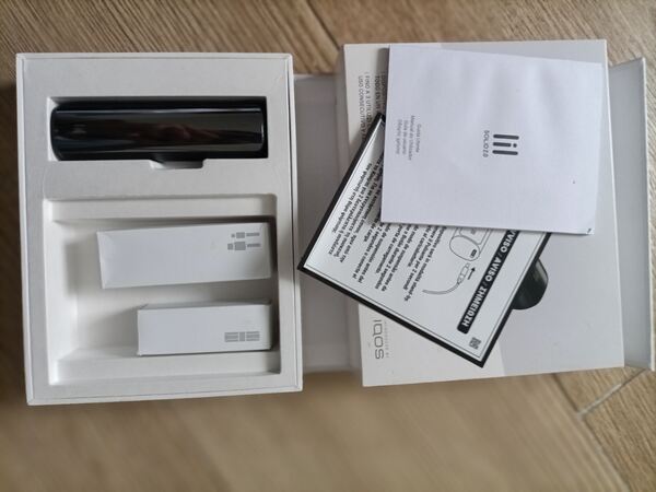2 máquinas iqos em excelente estado . Cigarro eletrônico