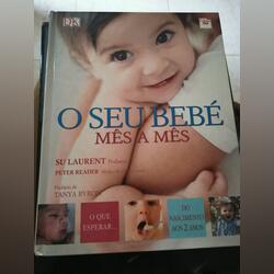 Livro sobre vida do bébé mês a mês . Livros