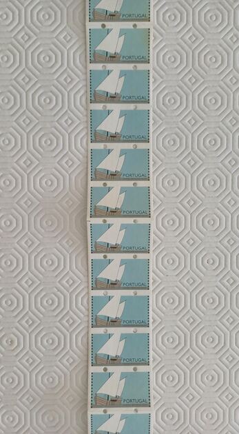 Tira de etiquetas Caravela Portuguesa sem taxa. Selos