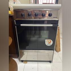 Forno com fogão + 2 botijas de gás. Fogões