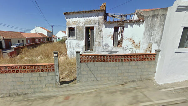 Terreno com Ruínas para Venda em Alpiarça, Santaré. Lote